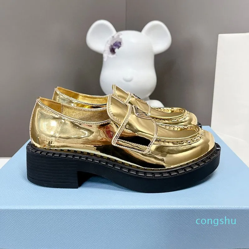 Med Box Designer P utomhus inomhus Casual Womens Golden Flat Foam Running Plat Form Runner Leather Shoes Loafers