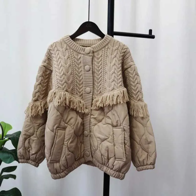 Kvinnors tröjor Plus Size Tassel Design Feel Spliced ​​Sticked Cardigan Women's 2023 Autumn Winter New Loose Relaxed Sweater Coat Trend J231227