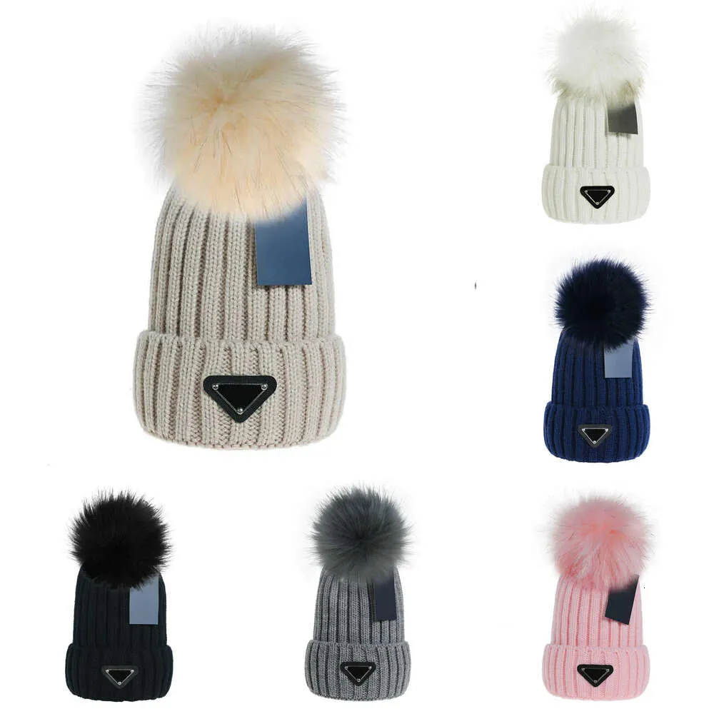 Fashion Women Knit Beanie Designer chapeaux d'hiver chaud grand chapeau de mélange en laine d'oie avec brodé