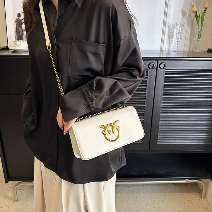 Женские сумки на ремне, 8 цветов, милая и милая сумка-цепочка с золотой пряжкой, популярная в этом году однотонная женская сумка, минималистичный кожаный рюкзак Joker 18029 #