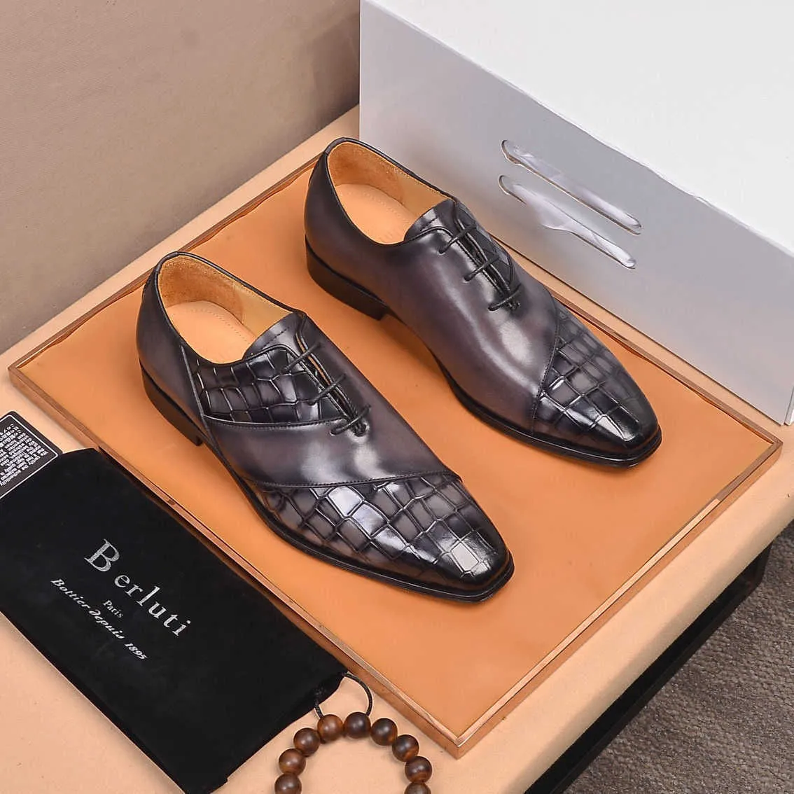 Designer Berluti klänningskor läder sneaker herrskor Berlut Bru Men's High End Quality Cow Shoes Business Dress Leather Shoes Wn-Pihg