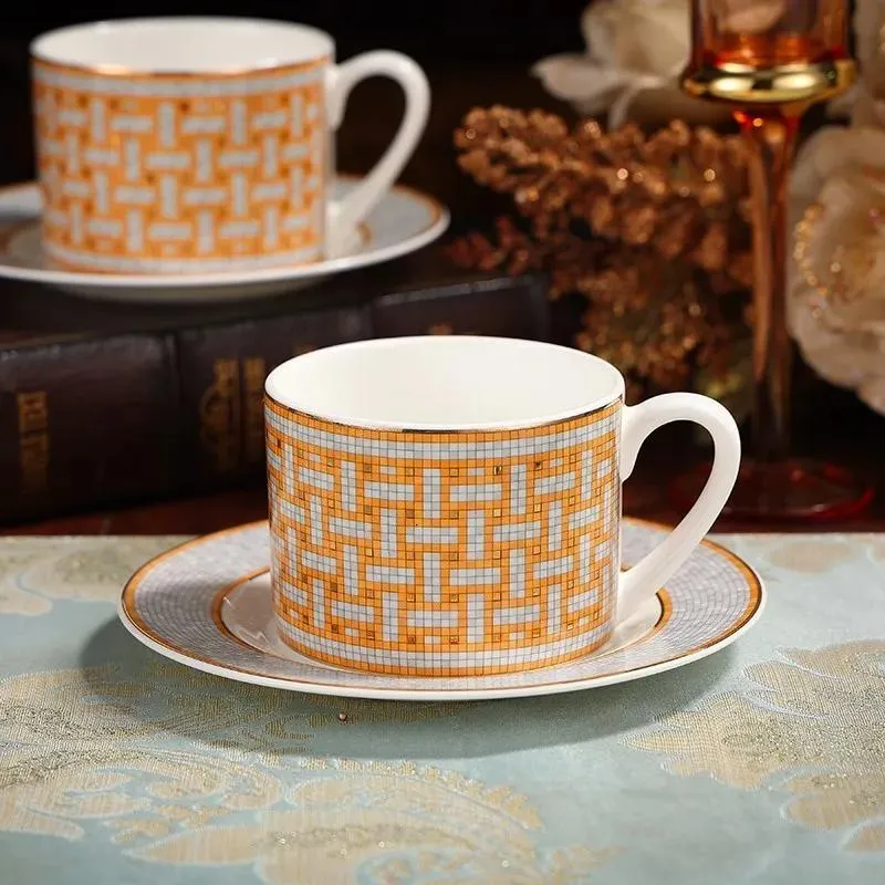 Muggar Mugs Classic European Bone China Coffee Cups and Saucers Table Boary Plates Dishes Afternoon Tea Set Home Kitchen With Gift Box 2308