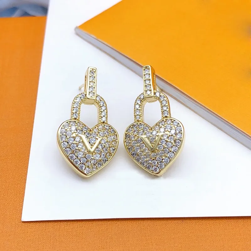 Örhängen för kvinnor designer smyckesdesign älskar örhänge lyxiga hjärtörörar diamant av hög kvalitet alfabettillbehör