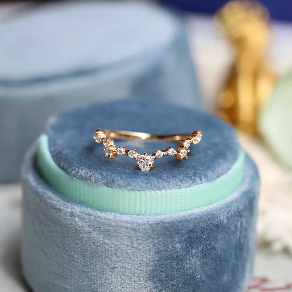 Anéis de banda Luz jóias estrelado zircônia em forma de V babados borda curva tridimensional simples e versátil anel de prata 925
