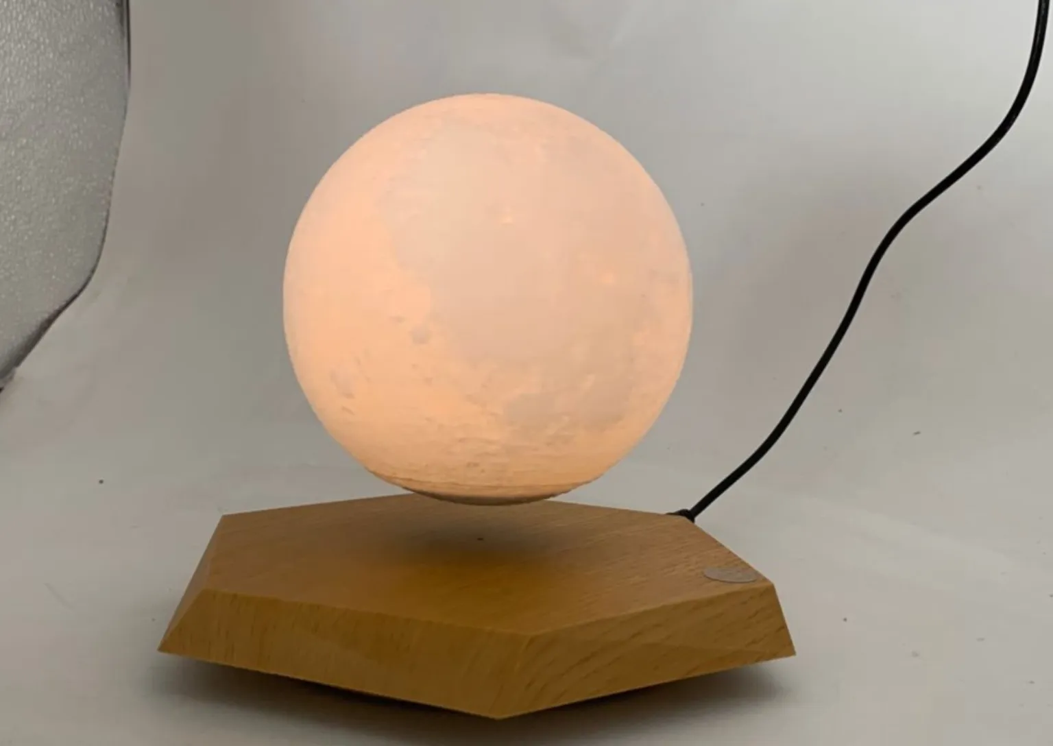 5st DHL gratis frakt magnetisk levitation roterande flytande skrivbord Luna Moon Light Lamp för presentdekoration Creative Office