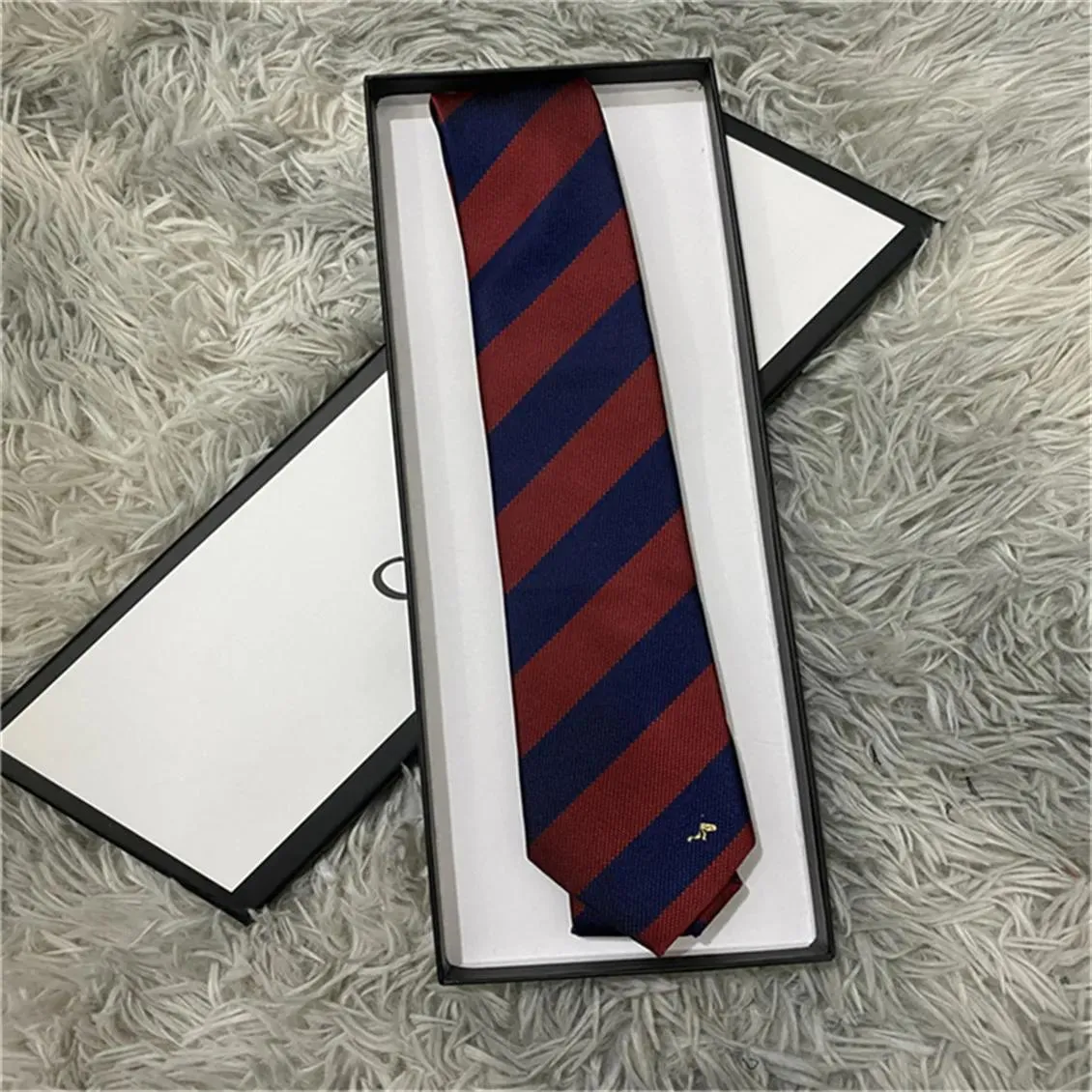 Więzi 2023 Męskie luksusowe krawat Damier Karkowane krawaty Piecid Designer Tilt Tilk z pudełkiem Czarna niebieska Biała 83K5#