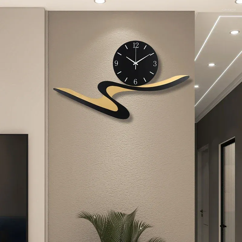 Horloges murales créatives salon tendance mode atmosphère décoration personnalité moderne simplicité abstraite horloge en métal