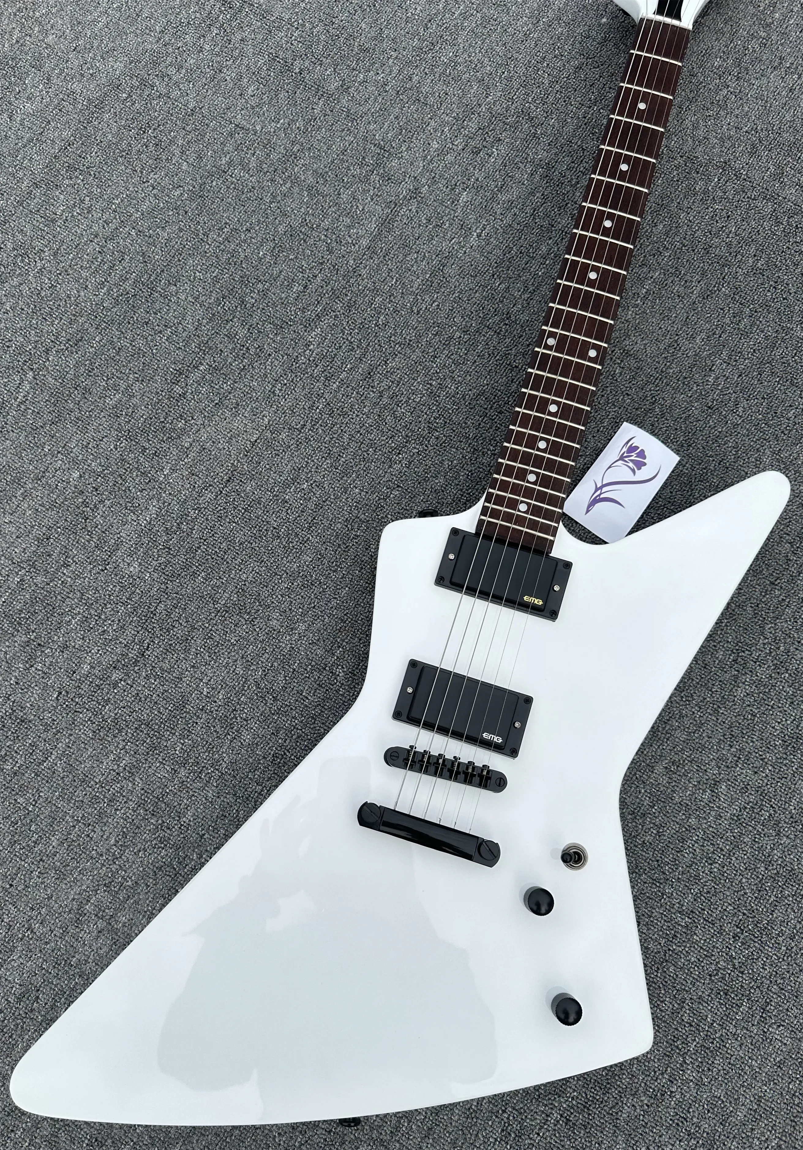 Irregular electric guitar, made of imported wood, white pearl inlaid fingerboard, EMG active pickup, white light, in stock, lightning package