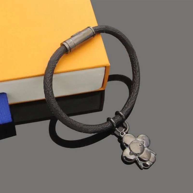 Europe America Designer Bracelets Mężczyzna damska grawerowana v liter metalowy sprzęt czarny druk skórzany bransoletka z 267W