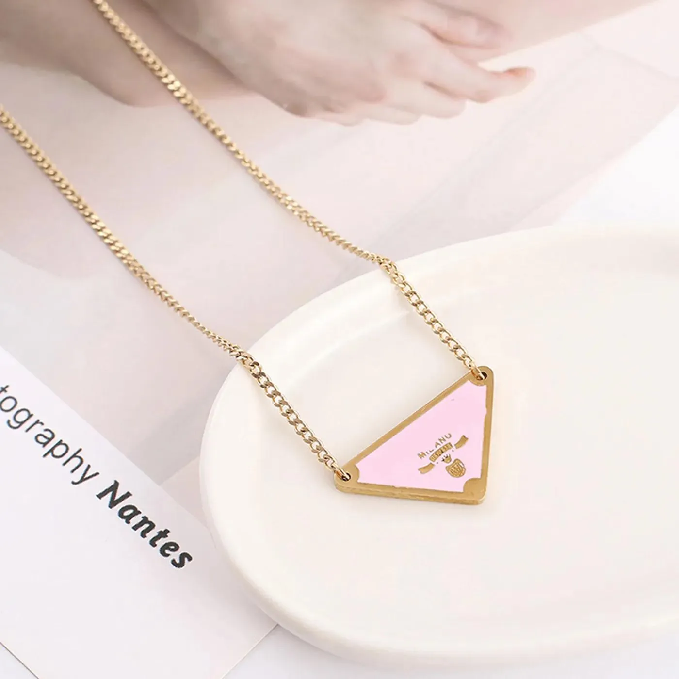 Necklaces Pendant Necklaces Gold necklaces Black White pink Triangle Letter Pendant Necklace Luxury Brand Designer Jewelry Titanium Steel pe