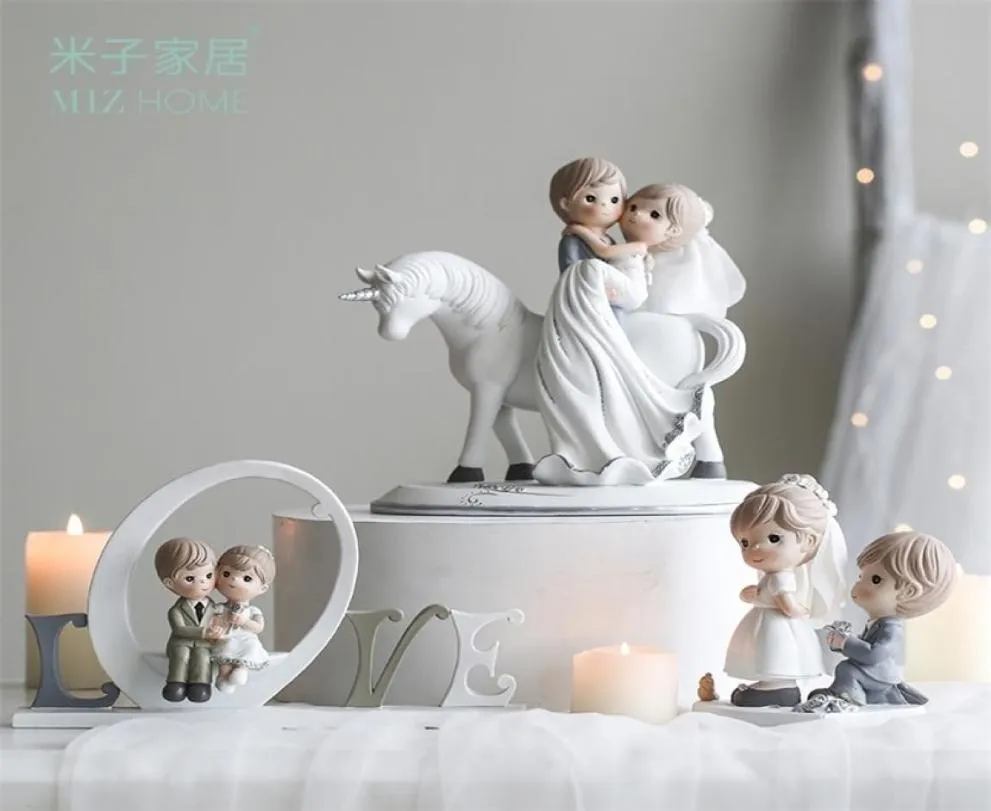 ミズの結婚式の装飾カップルフィギュア漫画像装飾花嫁の花groomケーキトッパーホームアクセサリーギフトボックスT2007035115240