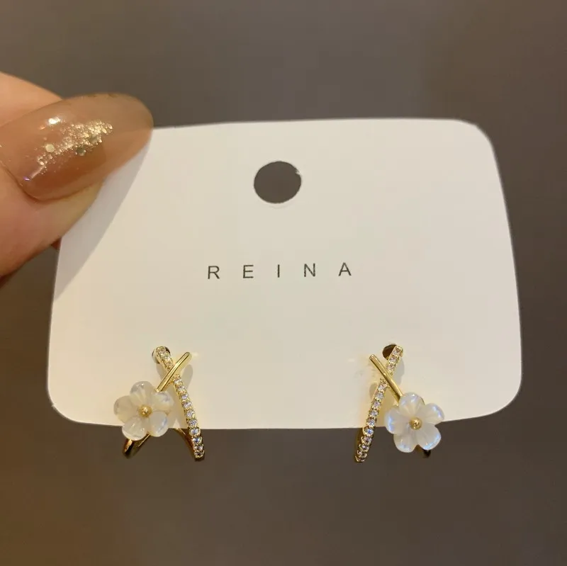 Pendientes elegantes con forma de flor de cristal cruzado para mujer, aretes con temperamento de uso diario, Color dorado, Simple y elegante, joyería nueva 2023