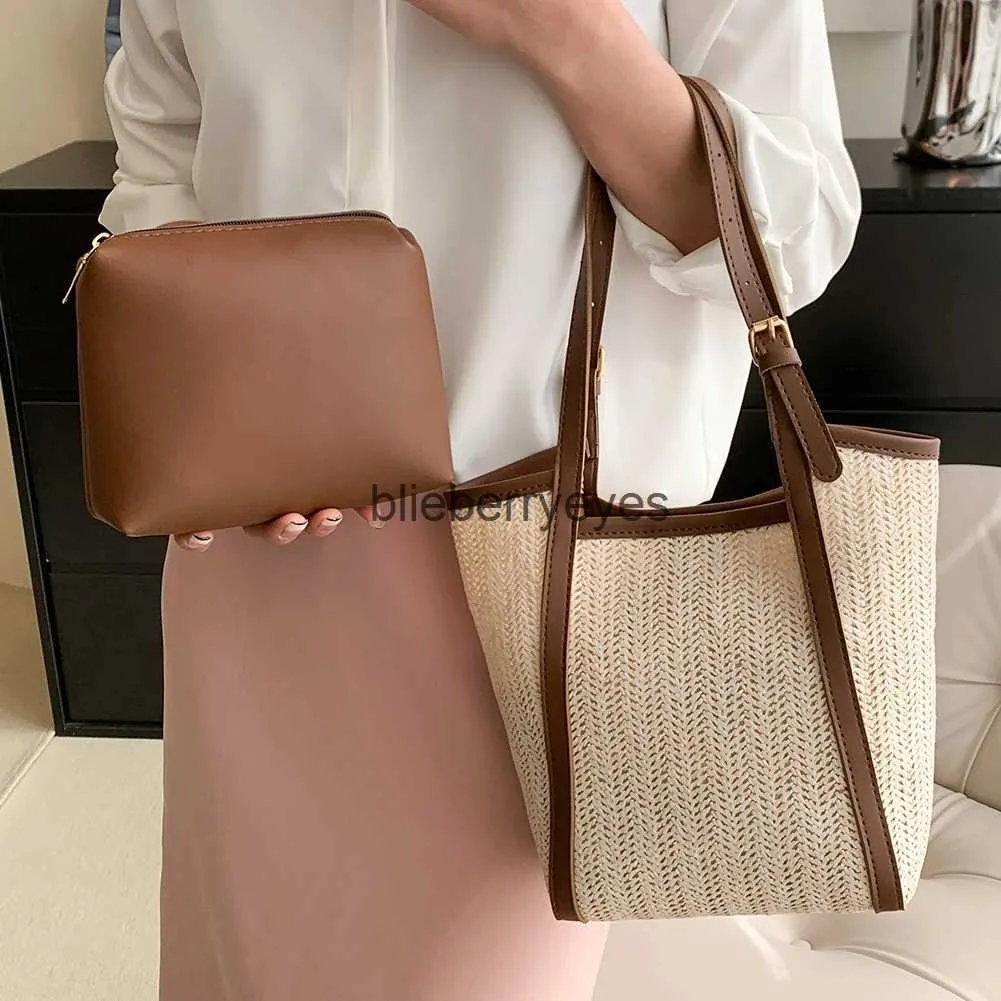 Umhängetaschen stilvolle einfache Designer -Strohhalm gewebte Tasche Frauen kleiner Achselhöhlenbeutel Leder Damen Handtasche mit Brieftaschen Sommerblyreberryes