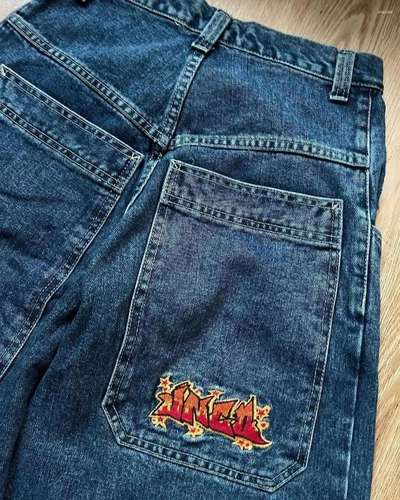 Jeans pour hommes Patchwork brodé pour hommes Street Vintage Blue Baggy Jean avec de grandes poches jambe droite pantalon de mode