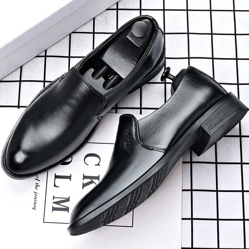 Herrläderklänningskor gentleman formella män sko lyx varumärke casual loafers mäns sociala höst bröllop hiss 231227
