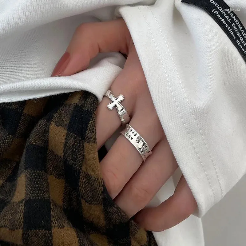 Anéis de cluster estilo punk superfície lisa cruz manchada anel estrela carta sorte hip hop legal menina ajustável acessórios jóias requintadas