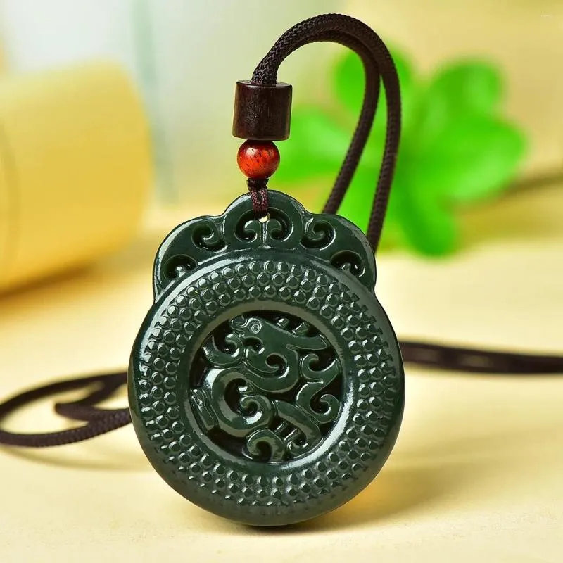 Pendentif Colliers Envoyer Certificat Naturel Hetian Vert Jade Dragon Avec Chaîne De Corde Fengshui Charms Collier Hommes Femmes Chanceux Amulette Cadeaux