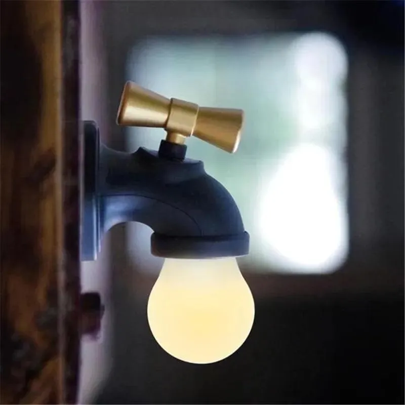 Luci Moderno Semplice Ottone Costruito Rubinetto per lavabo caldo e freddo Rubinetto per lavandino del bagno Rubinetto creativo Lampada da parete Intelligent Voice Co