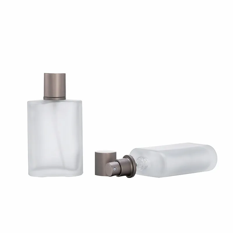 ガラスボトルポータブル香水霜の四角い形状空のバイアル50mlスプレーポンプ金色の蓋灰色補充可能な化粧品容器包装ボトル