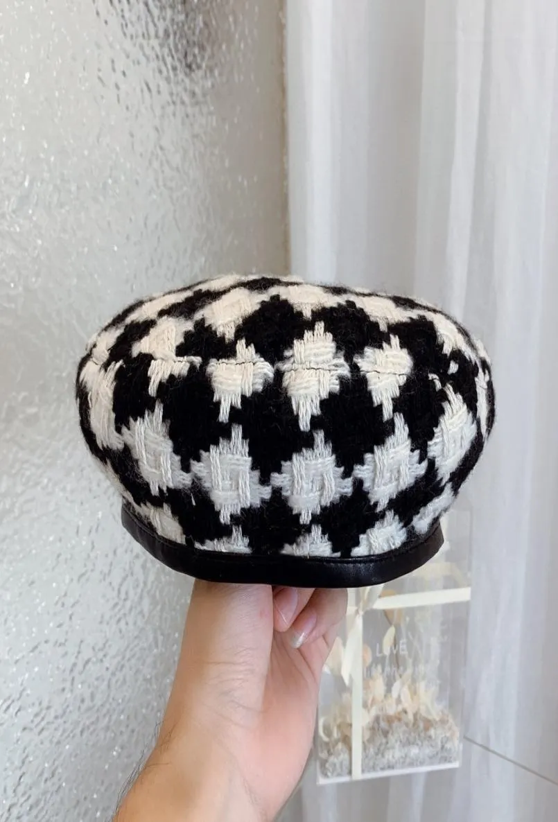 Checked Berets Ladies Plaid Hats Designer Fashion Women Black White Check Patchwork Caps with Classic Letter Graceful Beauty1550112