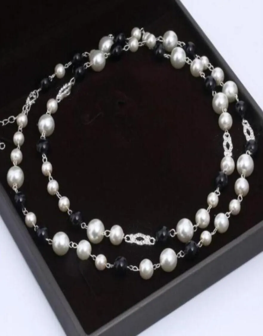 Christmas gift Elegant women black and white pearl necklace Paris Designer Jewelry Necklace Rhinestone logo Brand jewelry swe8930661