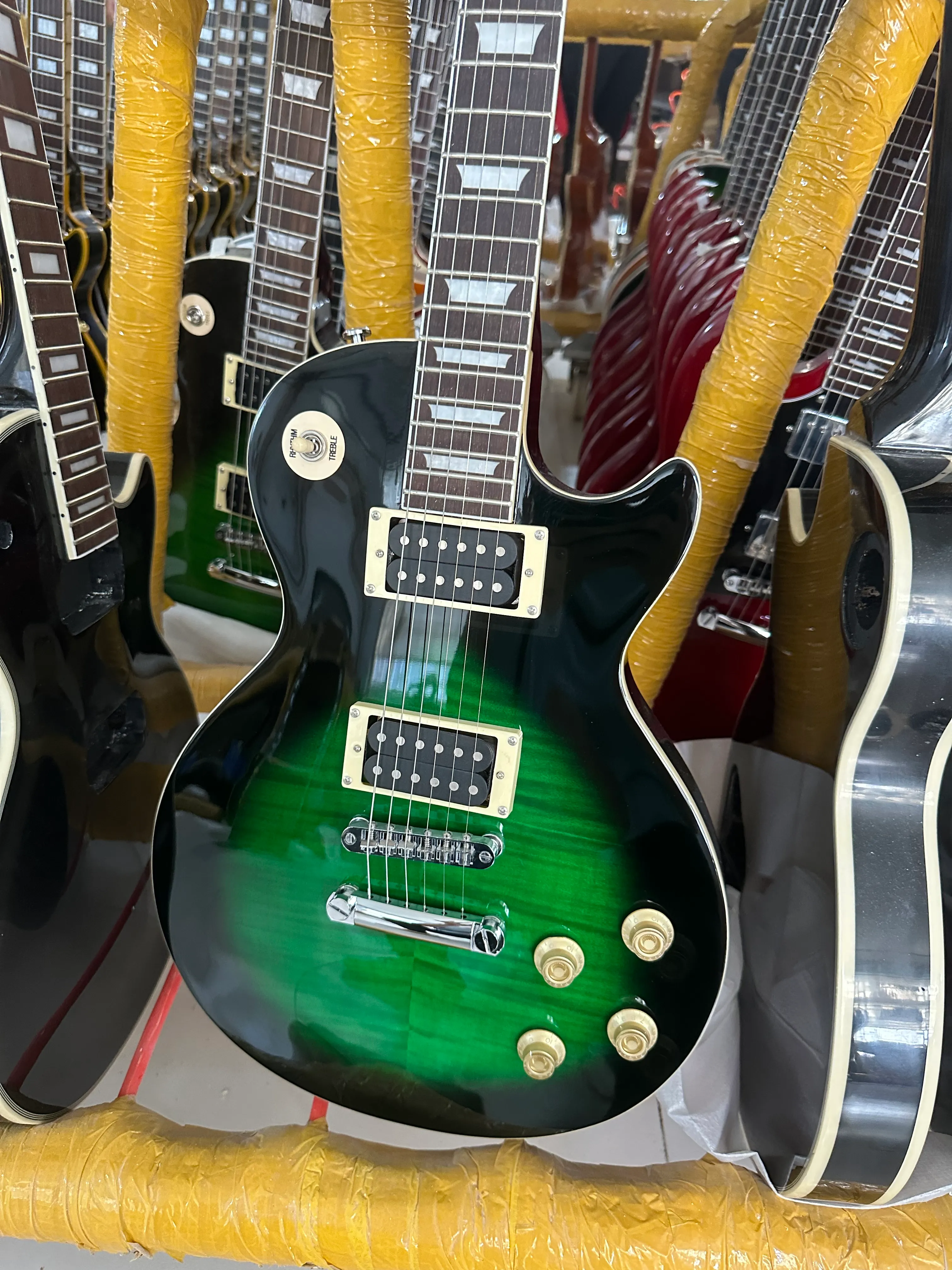 Standard elektrisk gitarr, Python Green, med importerat fint tigermönster, silver, importerat trä, snabb transport