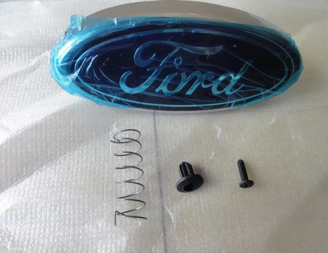 Das Ford-Frontgrill-Emblem ist für das Ford Focus 2 2009–2014, Modell 9264159, geeignet