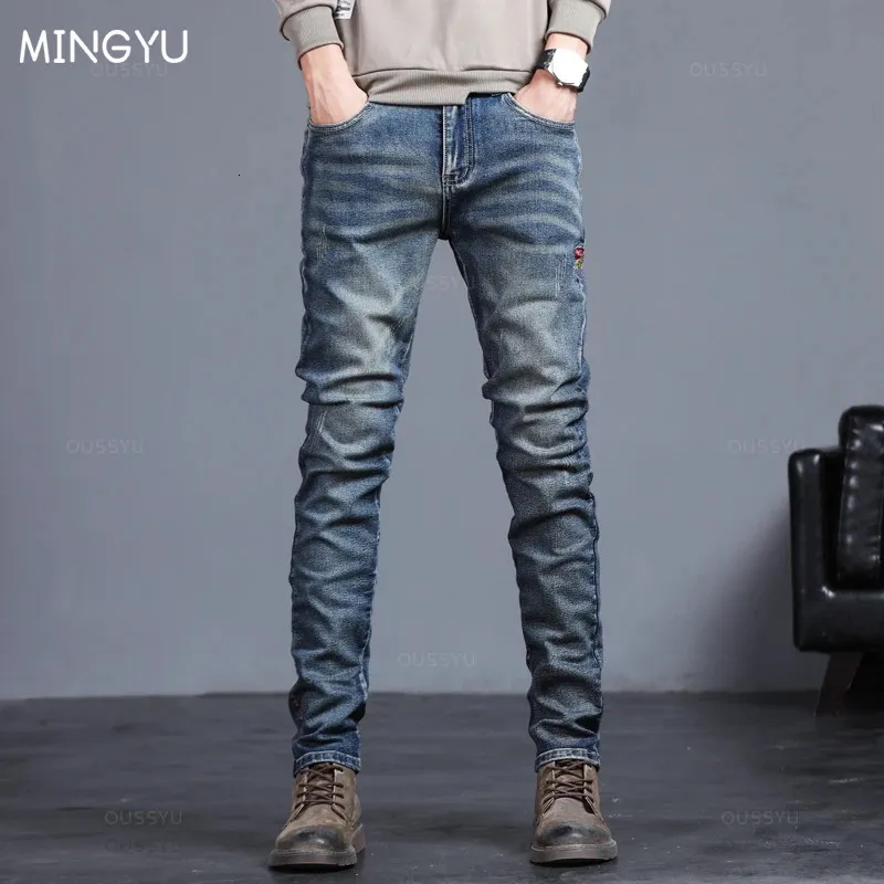 2023 Jesienne zimowe dżinsy męskie vintage niebieski solidny kolor Elastic Classic Men Slim Fashion Dżinsowe spodnie Mężczyzna 2738 240116