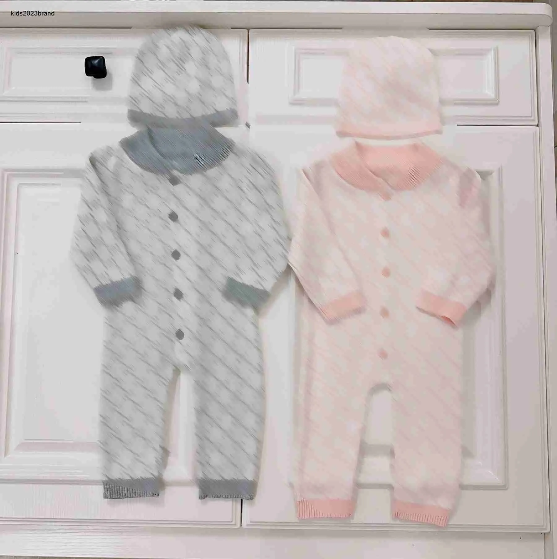 New kids jumpsuits Grid letter jacquard infant bodysuit Size 50-80 Two piece set born baby Knitted onesie and Knitted hat Dec10