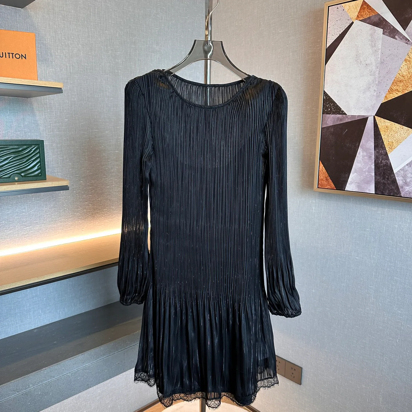 女性用ドレスブラックカラー長袖クルーネックプリーツミニドレス