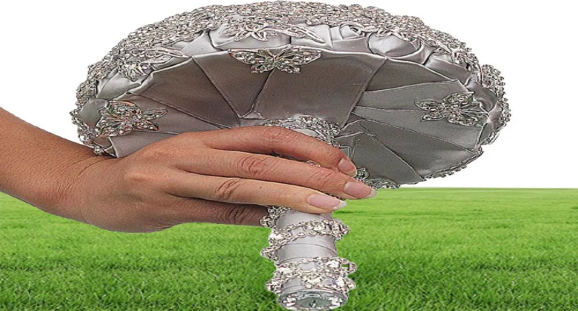 2019 Lussuoso bouquet di spille di cristallo Bouquet di perline di cristallo grigio avorio Fiori da sposa in raso Bouquet da sposa Accessori da sposa5045498