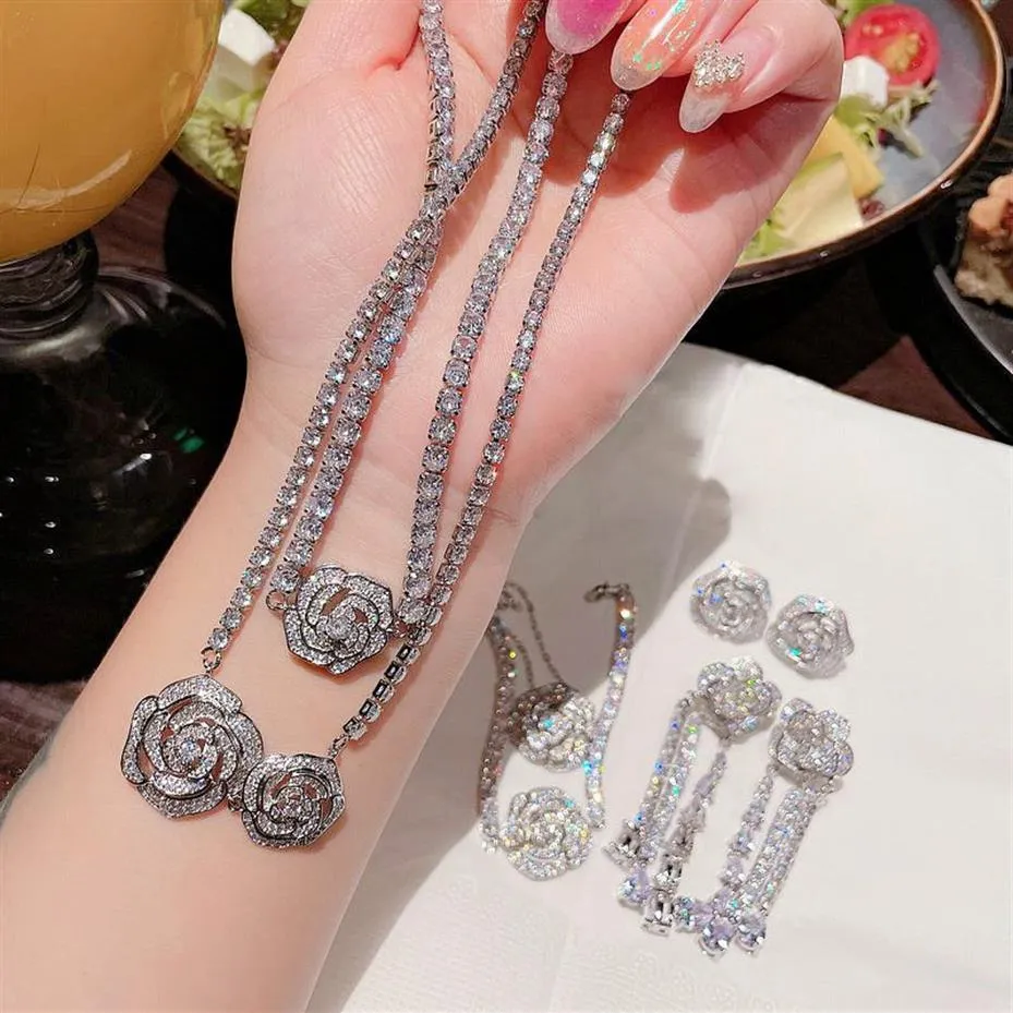 Collier de boucles d'oreilles de bracelet Zircon Camellia Set Super Bling Luxury Weddries Bijoux 18K Platinum Cover en laiton237