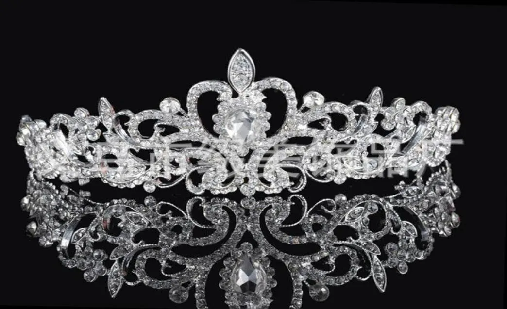 Birdal Crowns Nya pannband Hårband Huvudstycken Brudbröllopsmycken Tillbehör Silver Kristaller Rhinestone Pearls HT062942427