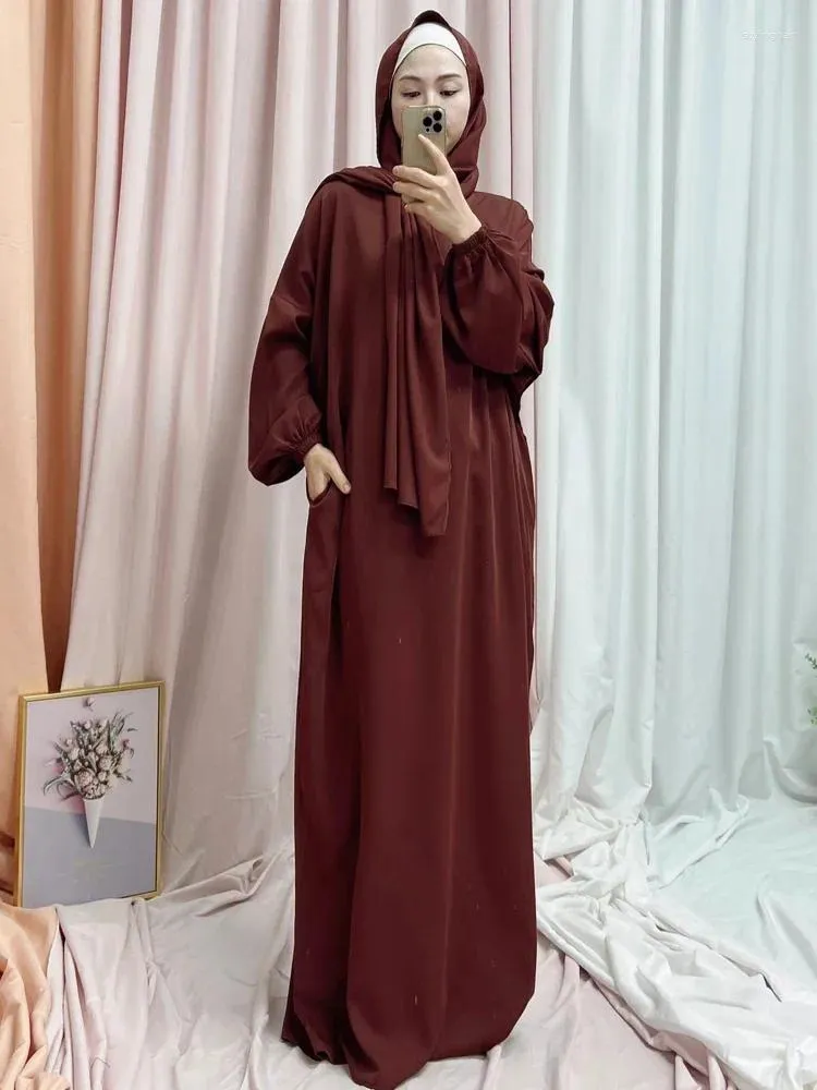 Etniska kläder ramadan eid jilbabs för kvinnor muslimska bönkläder islamiska abaya med hijab bifogad halsduk dubai turkisk klänning avslappnad