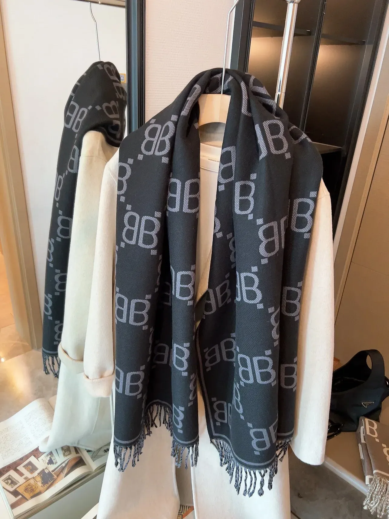 2024スカーフ女性のためのカシミアスカーフパシュミナショールラップ濃い暖かいヒジャーブラグジュアリーデザインウィンターストールブランケット180*65cm