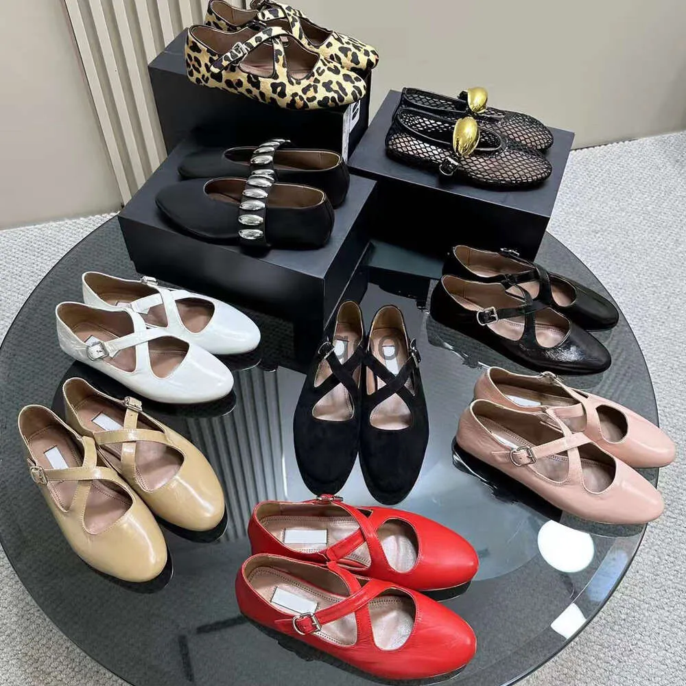 Topontwerper alai schoenen dames ballet flats uitgehold mesh sandaal ronde hoofd strass rivet buckle mary echt lederen jane schoenen loafers 90