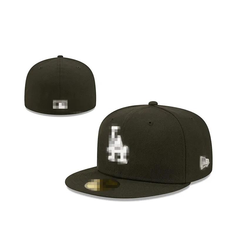 Chapeau de créateur Baseball Men Hats Fitted Classic Black Color Hip Hop Sport Full Ferme Design Caps Capes de baseball coeur Fleurs de coeur Nouveau Cap Q-22