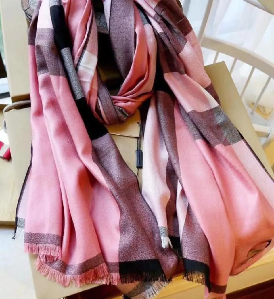 2022 Classic Diamonds Check Cashmere Scarf British Plaid Ladies Shawl Dualuse High Quality Men039s och Women039s Designer B1480908