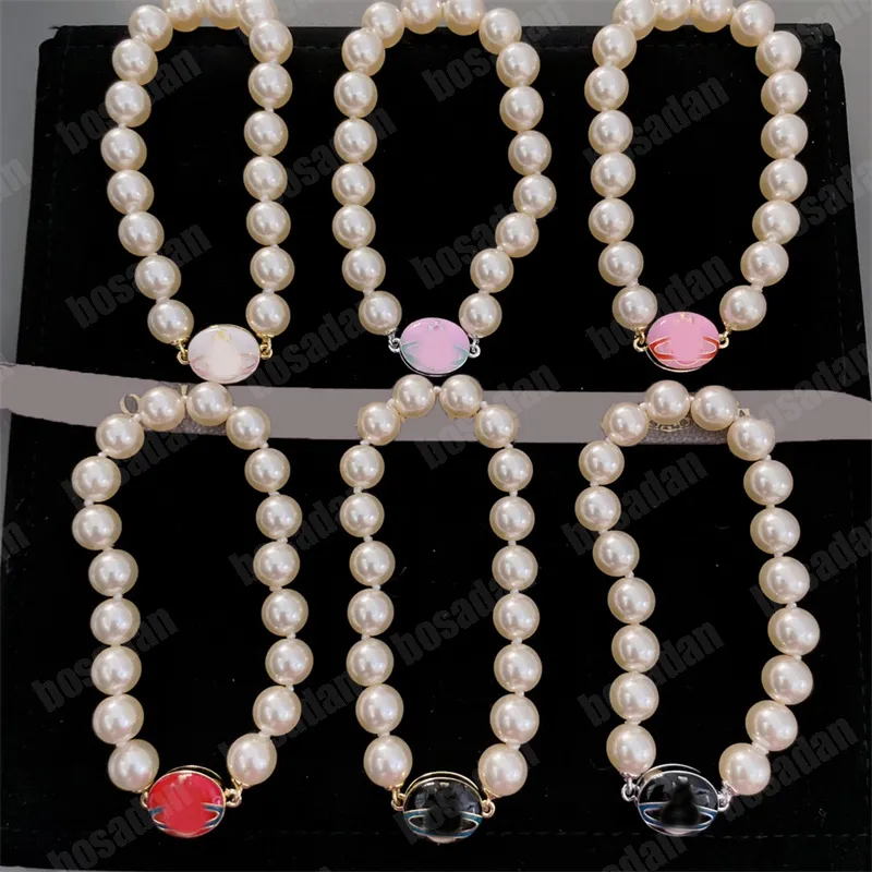Designer Saturn Colored esmalte a pulseira de pérolas com sucção magnética oval fivela feminina garotas de luxo de pulseiras elegantes jóias de bola de coroa