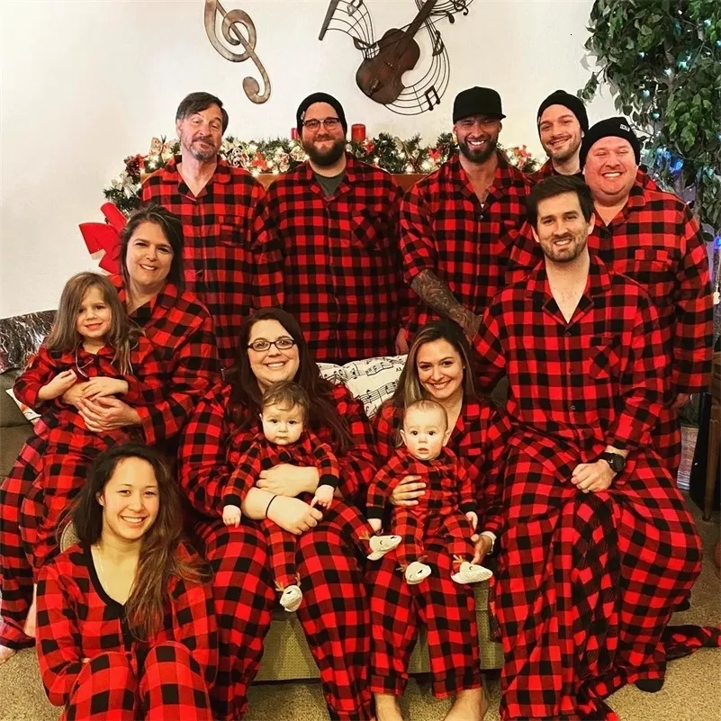 Red Plaid Kostüm für erwachsene Mutter Kinder Kleidung passende Outfits Nachtwege Set Paar Familien Weihnachtspyjama 2024 Jahr 231227