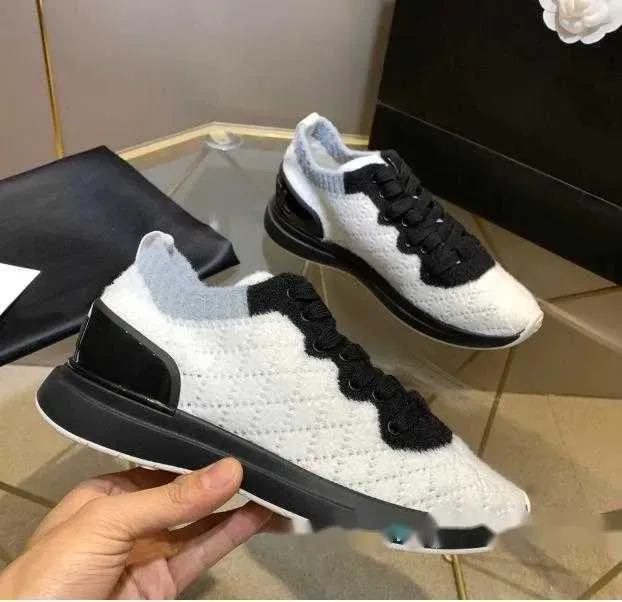 Fashion Sneakers for Women Breathable Fiber, Elastic Comfort