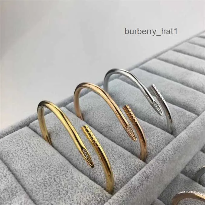 nagelbricka designer för kvinnor män guld armband alla diamanter rostfritt stål smycken inte allergisk snabbfärg naglar designer armband