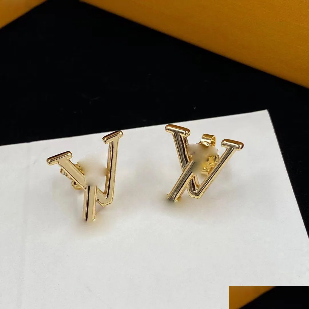 Stud 18K Gold Love V Letters Designer Oorbellen voor vrouwen Luxe Leuke Letter Engagement Elegante Charme Oorringen Oorbel Verjaardagscadeaus Othoe