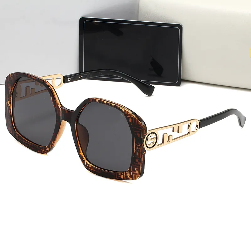 Óculos de sol de designers masculinos, óculos de sol femininos Fashion Outdoor Classic Style Glasses Retro Sunglasses estão disponíveis para homens e mulheres em uma variedade de estilos