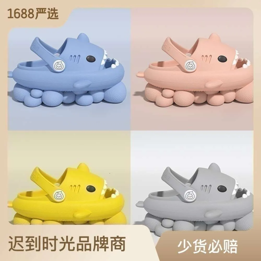 3D Shark Hole Shoes Home Baby Anti Slip Thick Sandals Söta tecknad mjuk sula barns tofflor