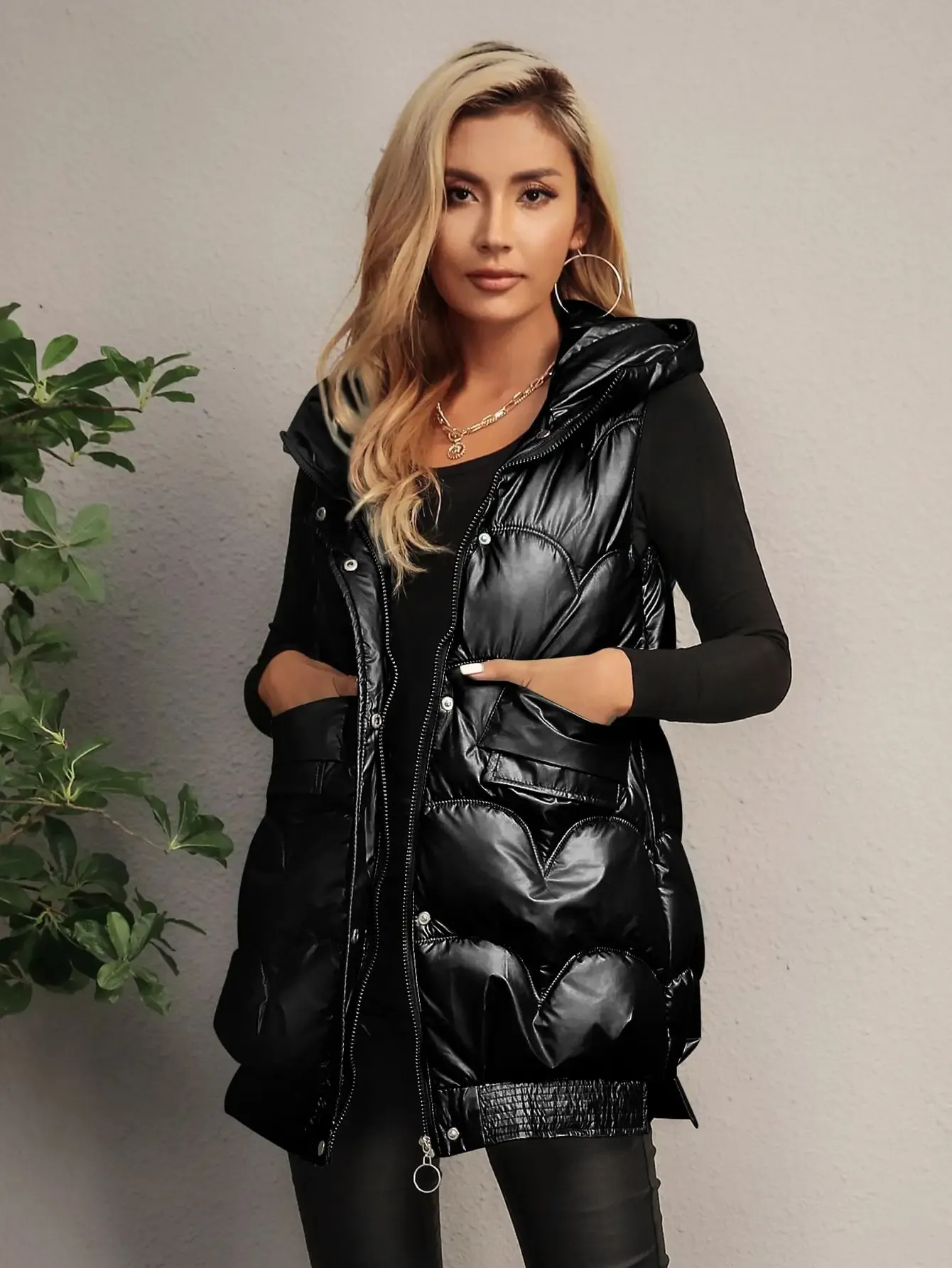 2023 Fashion Autumn and Winter Sleeveless Patent Hooded Front dragknapp Knappen detaljer Solid Puffer Coat Outdoor Warm Clothing 231228