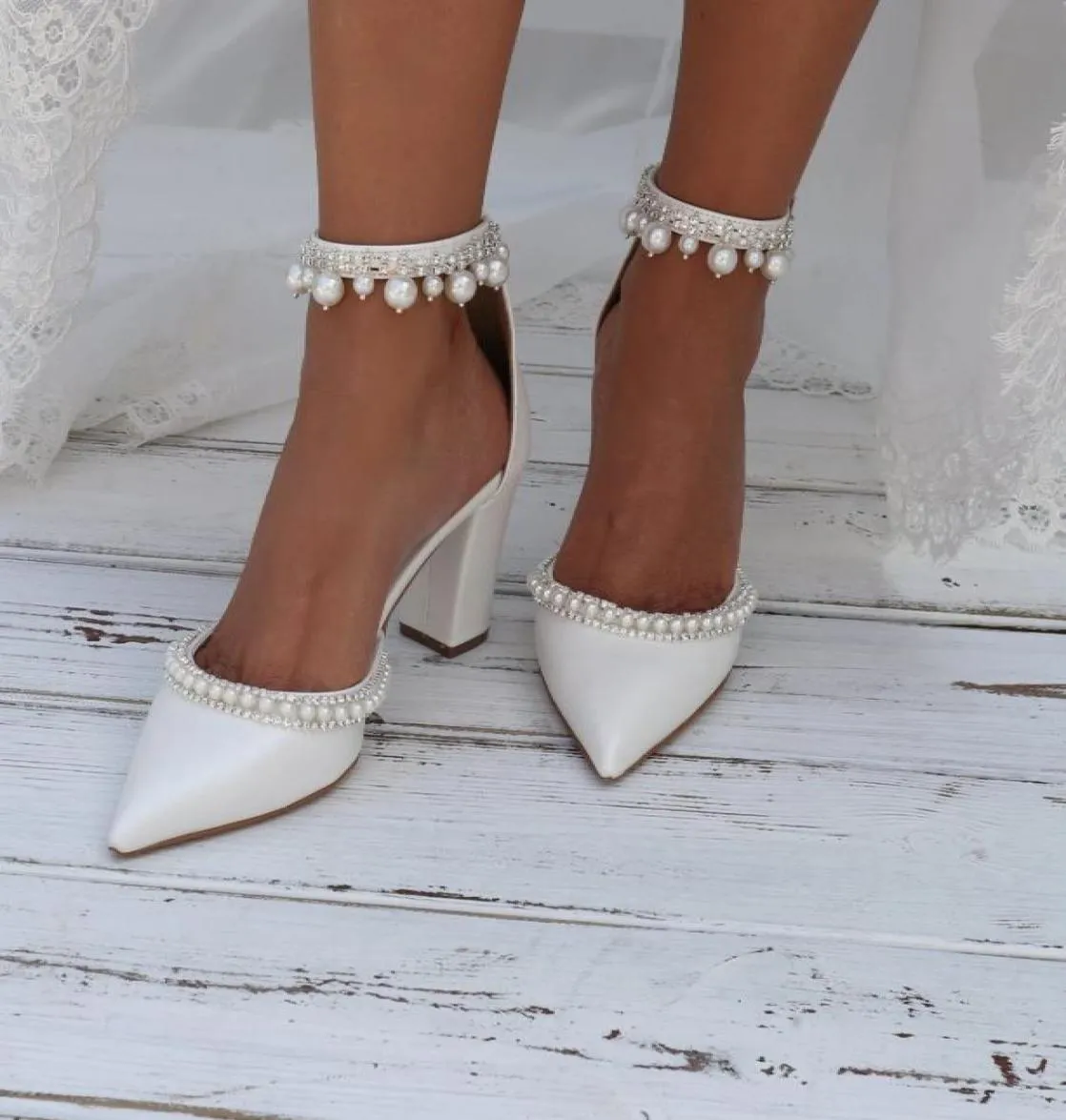 Białe jedwabne satynowe buty ślubne spiczaste palce eleganckie perły blaskie kryształy koraliki pumpy masywne buty ślubne na wysokim obcasie cl03338491446