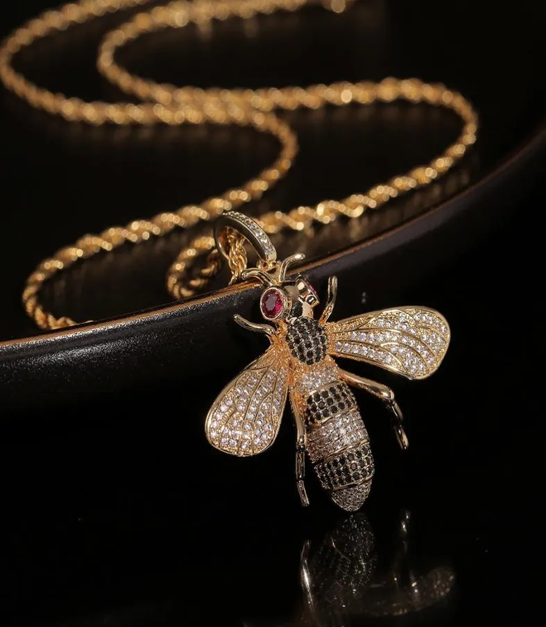 Nouveau collier de pendentif d'abeille conçu luxueux micro incursions diamants hommes femmes hip hop colliers punk designer bijoux de haute qualité 04102920