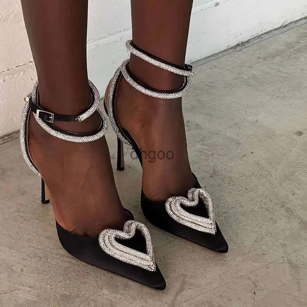 Sandaal Triple Heart Platform Pumps Satijnen spitse nette hak Geklede schoenen Kristal verfraaide avondschoen Luxe ontwerpers trouwschoenen