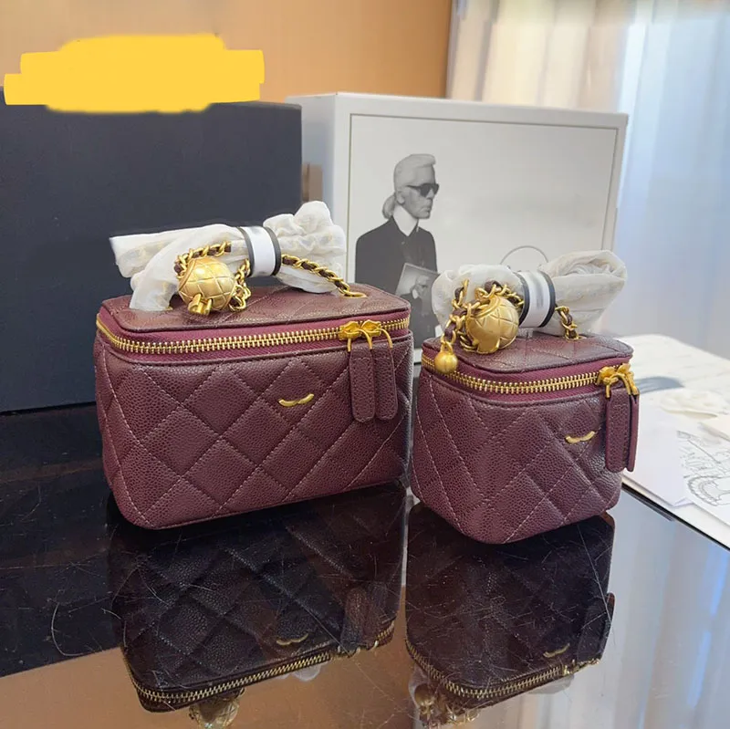 10/16 cm Kvinnors designer Makeup Bag Caviar Leather Gold Ball Metal Hardware Matelasse Chain Zipper Cosmetic Case Purse 6 Färger Purse Shoulder Cross Body Handbag